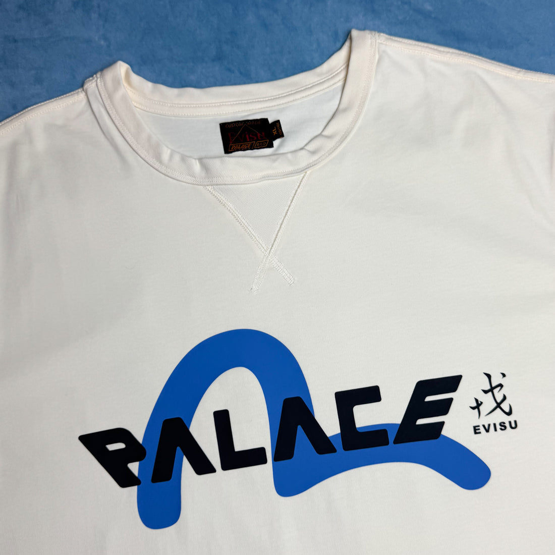 Camiseta Palace x Evisu Branca