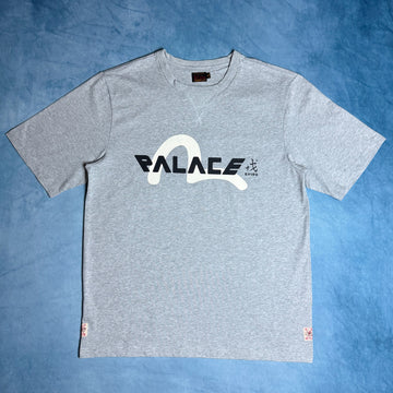 Camiseta Palace x Evisu Cinza